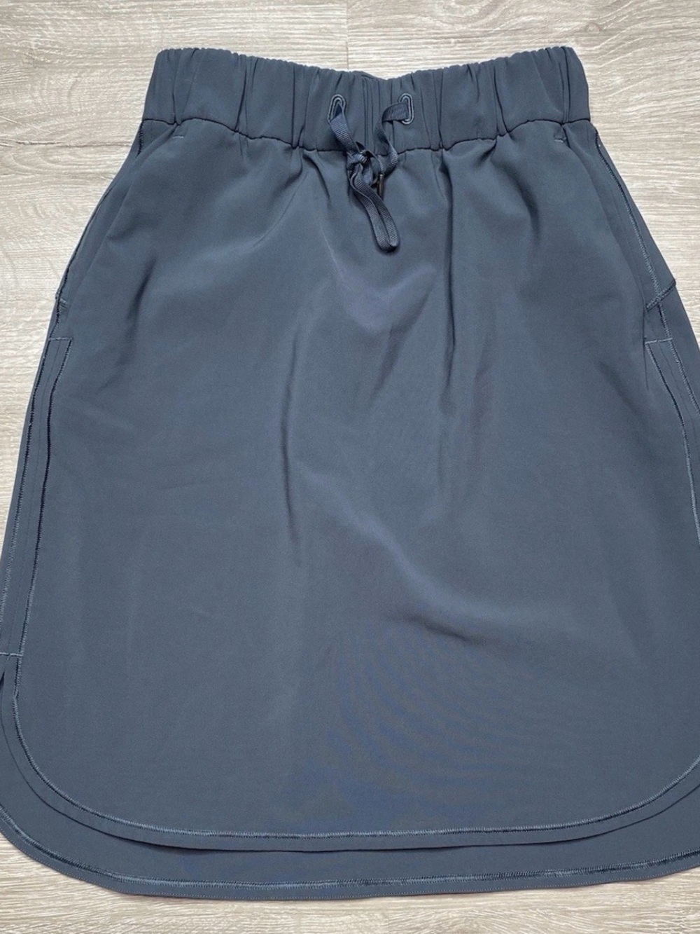 Lululemon on the fly skirt blue size 2